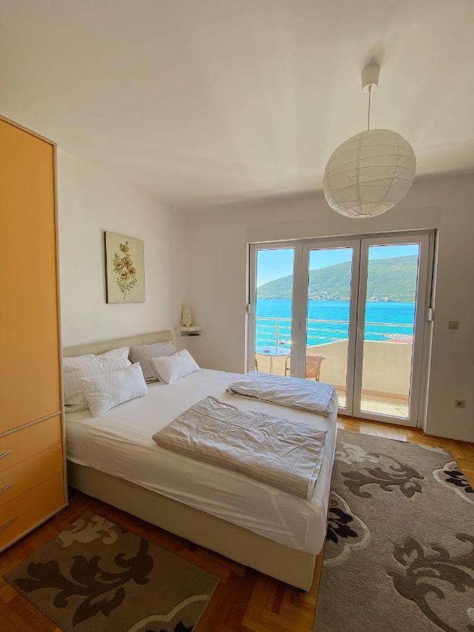 Apartments Bellevue - Otasevic แฮร์เซ็ก-โนวี ภายนอก รูปภาพ