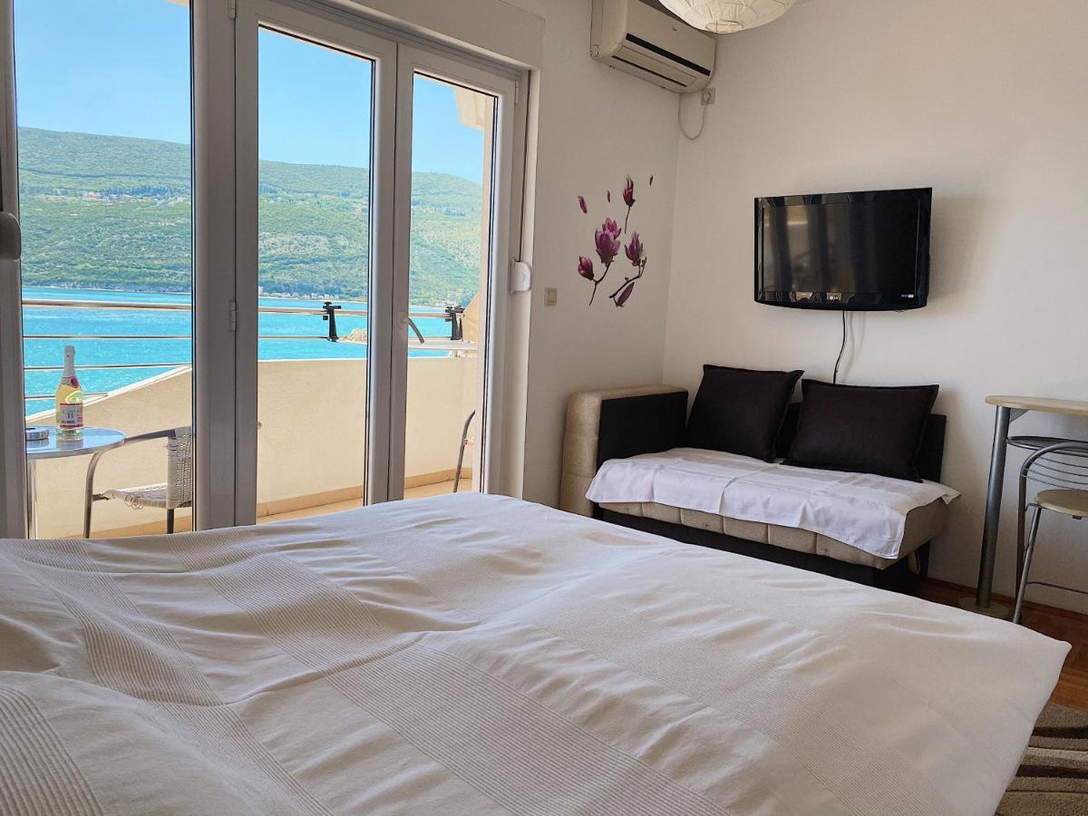 Apartments Bellevue - Otasevic แฮร์เซ็ก-โนวี ภายนอก รูปภาพ