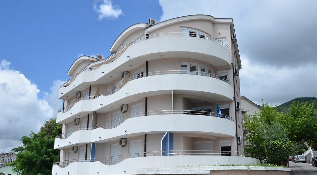 Apartments Bellevue - Otasevic แฮร์เซ็ก-โนวี ภายนอก รูปภาพ